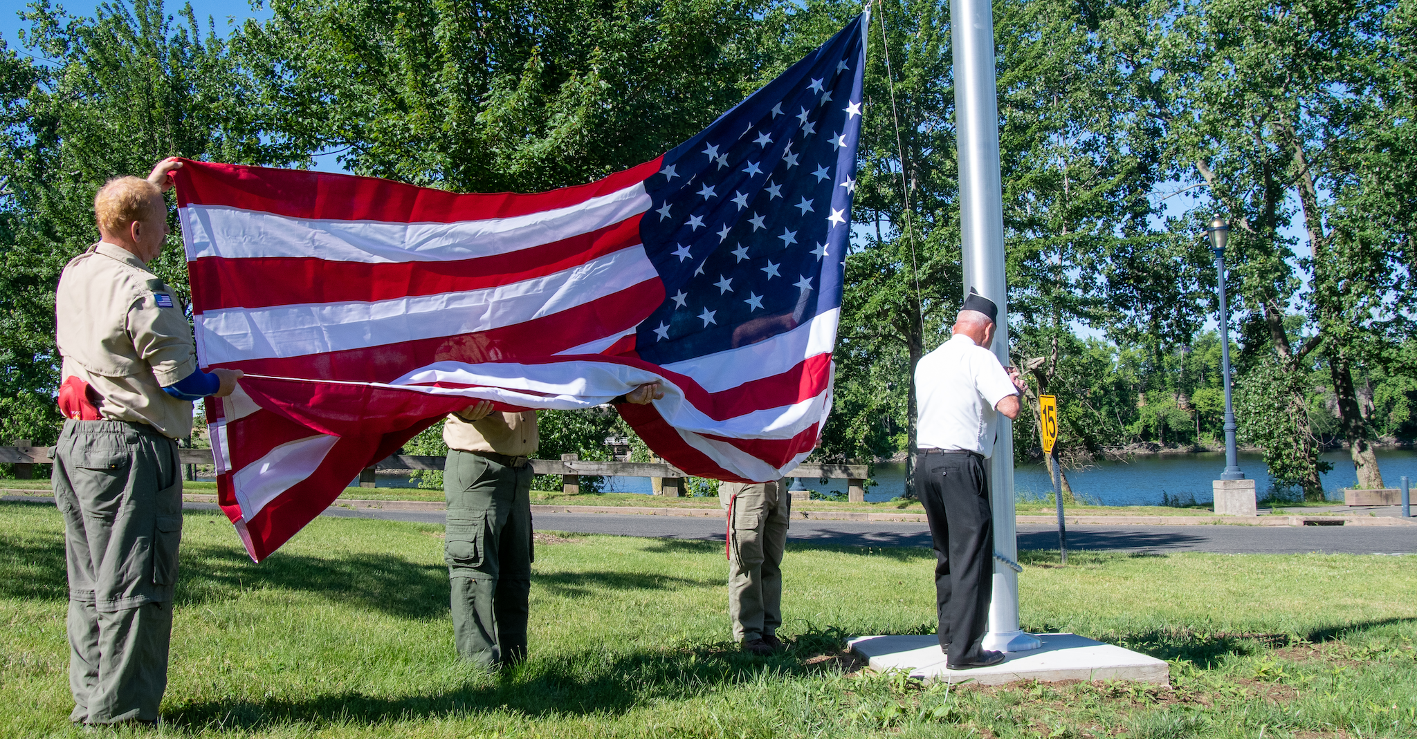 Read more about the article East Hartford Veterans Raise Flag in Great River Park